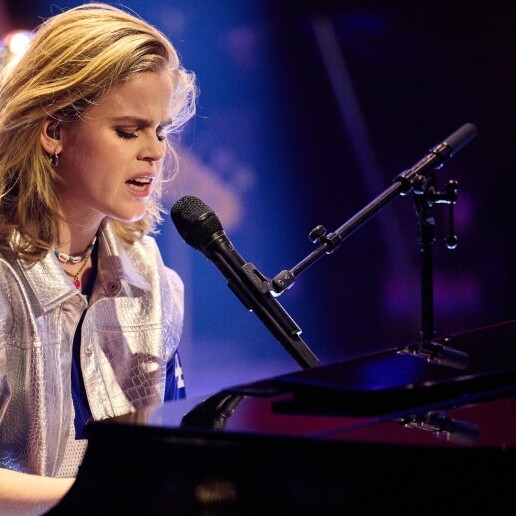 Singer (female) Enschede  (NL) 