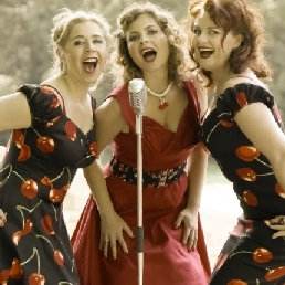 Vocalswing trio 'The Cherries'!