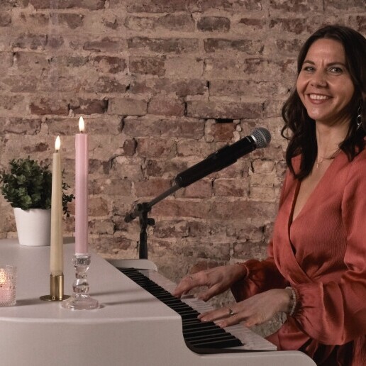 Singer (female) Groningen  (NL) 