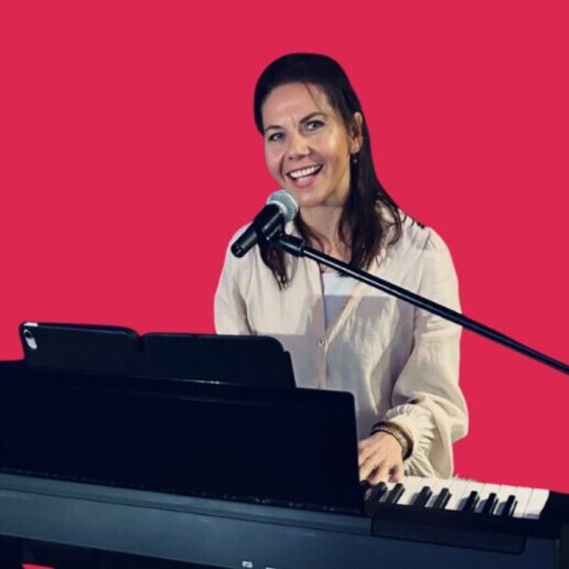 Singer (female) Groningen  (NL) 