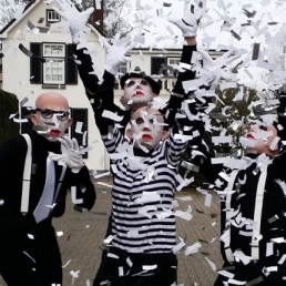 Horror Clowns (trio) / Street theatre