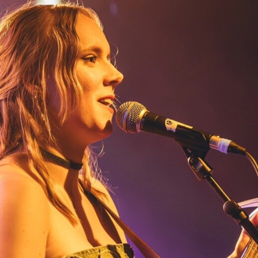 Singer (female) Assen  (NL) 