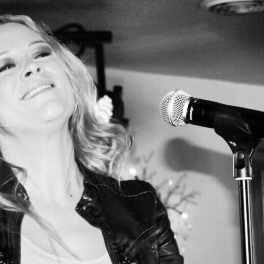 Singer (female) Gemert  (NL) 