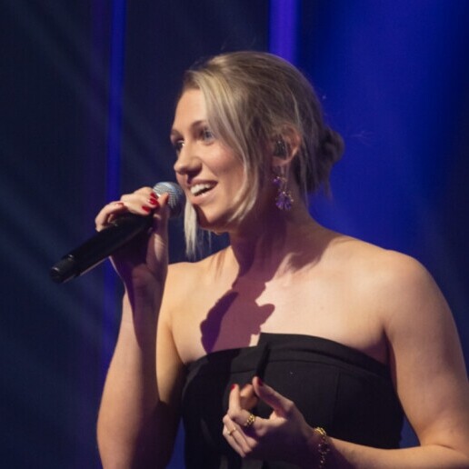 Singer (female) Maastricht  (NL) 