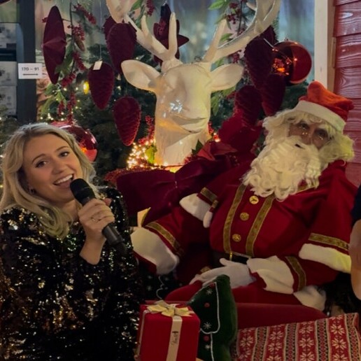 Singer (female) Maastricht  (NL) 