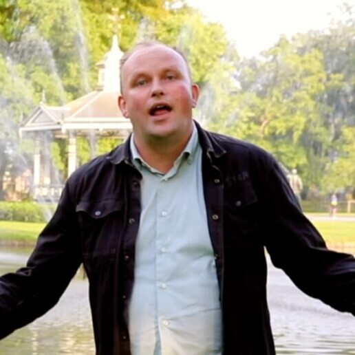 Singer (male) Almere  (NL) 