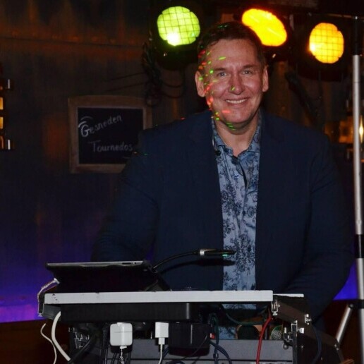 Singer (male) IJmuiden  (NL) 