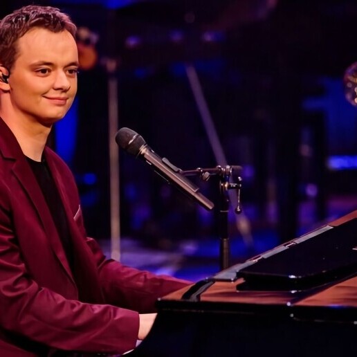 Singer (male) Almere  (NL) 