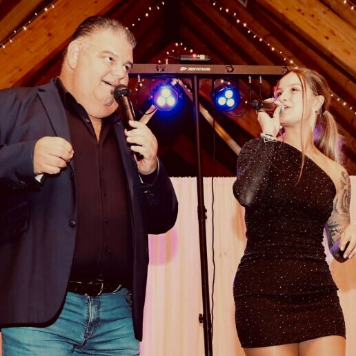 Singer (female) Heeze  (NL) 