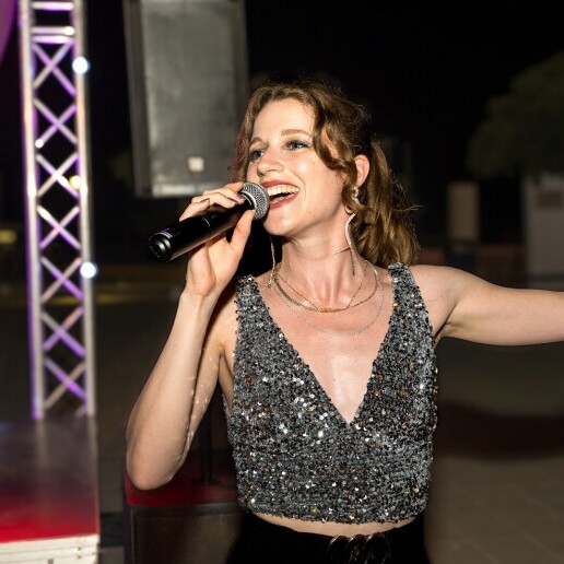 Singer (female) Amsterdam  (NL) 