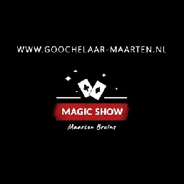 Professional table magician Maarten