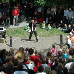 Magician Apeldoorn  (NL) Street theatre: magic & circus