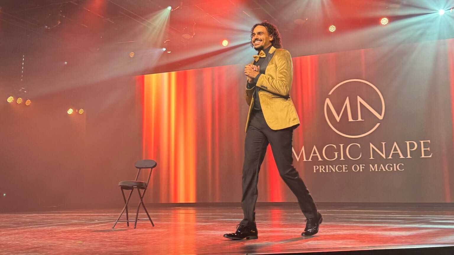 Magic Nape Walk Around Act!