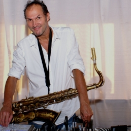 DJ Soulax inclusief saxofonist!