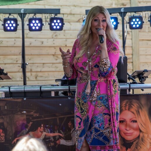 Singer (female) Braamt  (NL) 