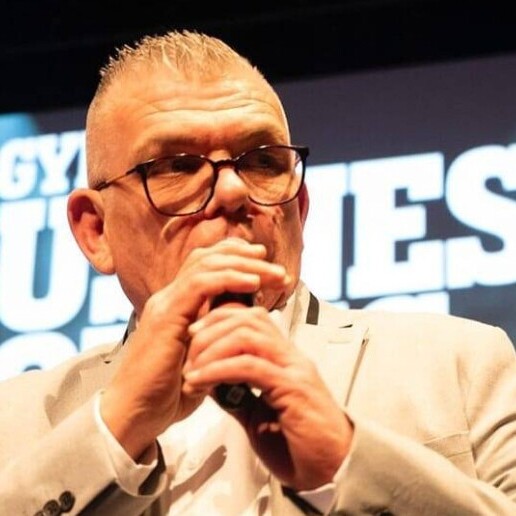 Singer (male) Apeldoorn  (NL) 