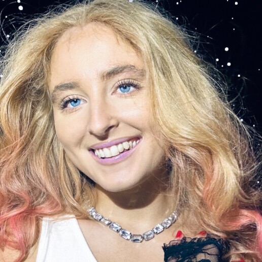 Singer (female) Hoorn  (Noord Holland)(NL) 