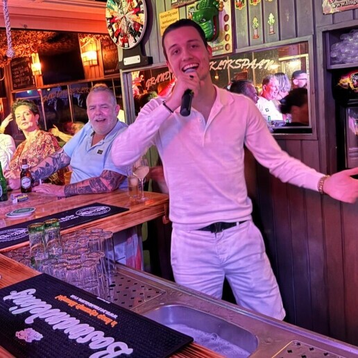 Singer (male) Tilburg  (NL) 