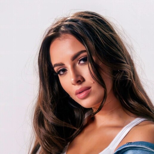 Singer (female) Huizen  (NL) 