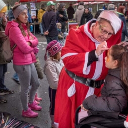 Schminkende Kerstvrouw Mariëlle