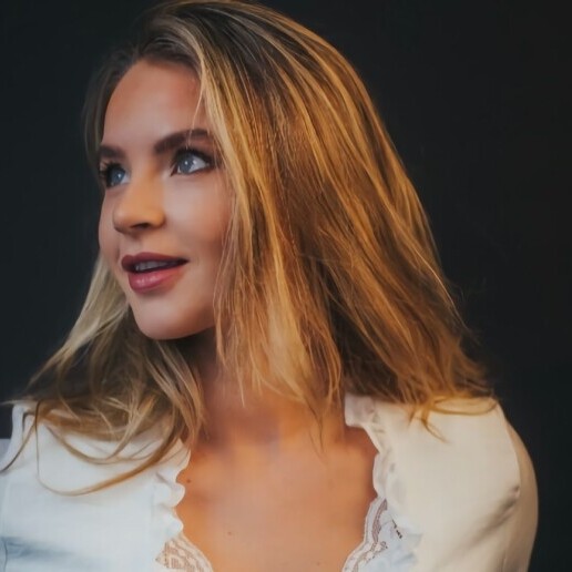 Singer (female) Twello  (NL) 