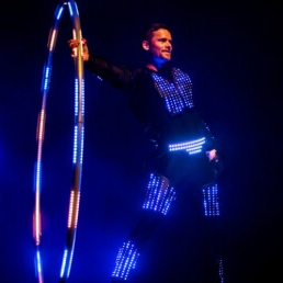 LED Suit + LED Cyr: Acrobatiek Show