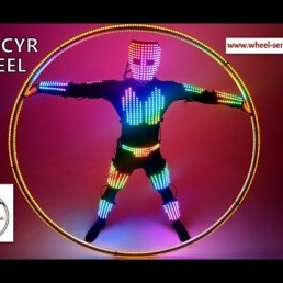 LED Suit + LED Cyr: Acrobatiek Show