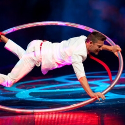 Cyr Wheel Acrobatiek (LED) - Solo Boy