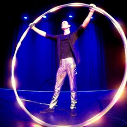 Acrobaat Zaandam  (NL) Cyr Wheel Acrobatiek (LED) - Solo Boy