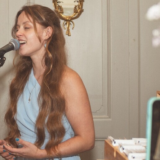 Singer (female) Breda  (NL) 