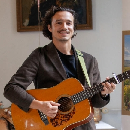 Singer (male) Maastricht  (NL) Singer & Guitarist Jurriaan
