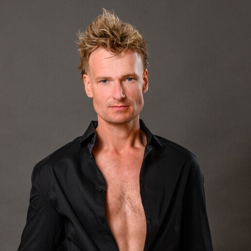 Singer (male) Bussum  (NL) 