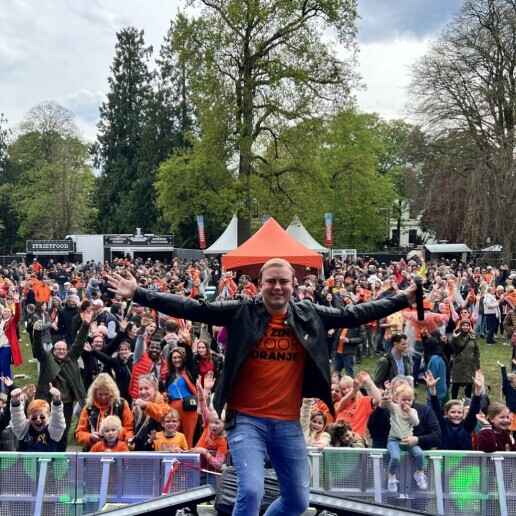 Singer (male) Almere  (NL) 