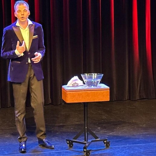 Magician Hoogvliet  (NL) 