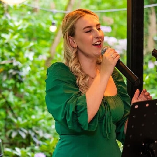 Singer (female) Nijverdal  (NL) 