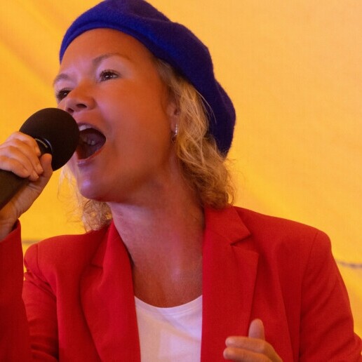 Singer (female) Bergen op Zoom  (NL) 
