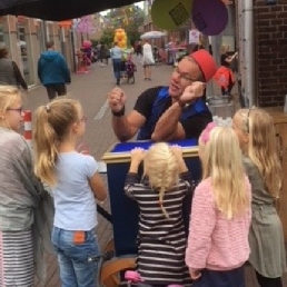 Kids show Gendt  (NL) Magico Entertainment Street Theatre
