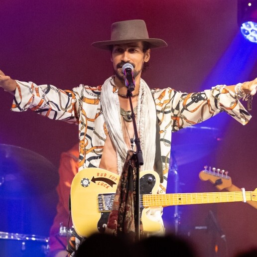 Singer (male) Almere  (NL) 