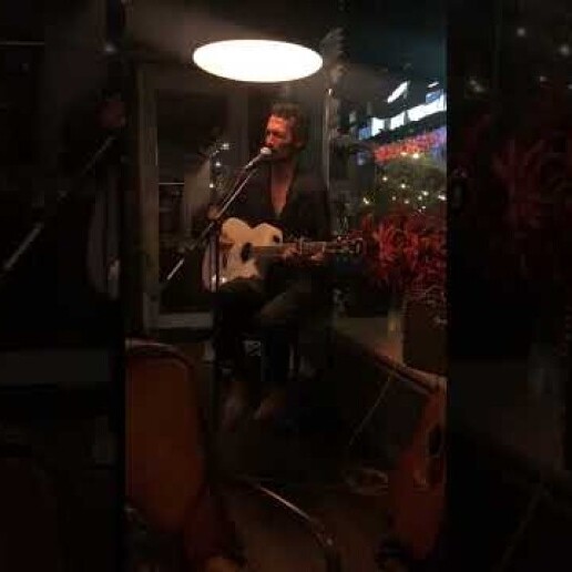 Singer (male) Almere  (NL) 