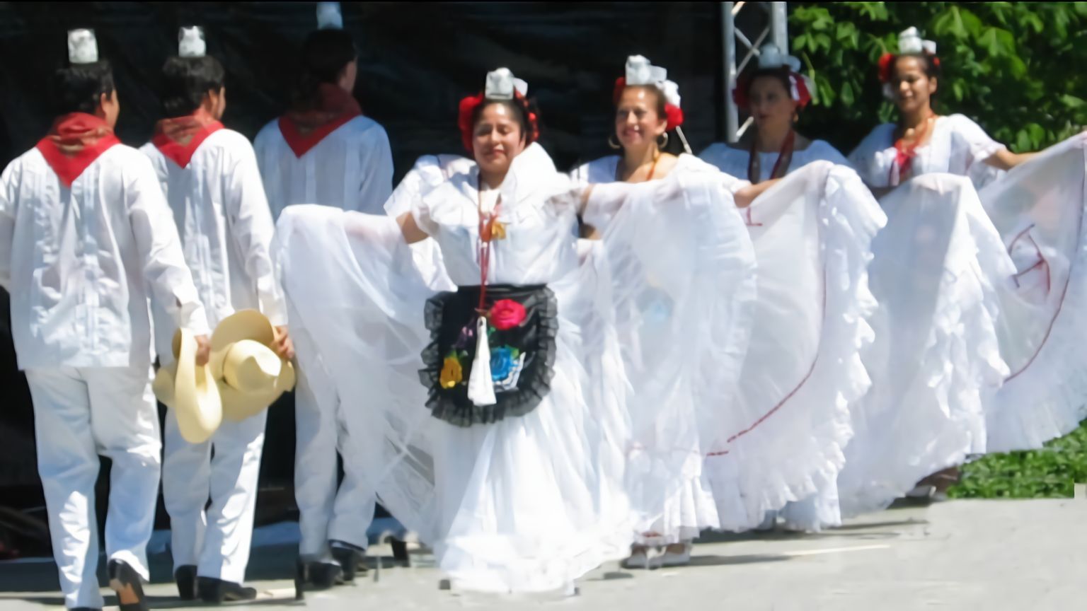 Mexicaanse dansshow Boeken? Direct op ShowBird.com!, image size:1536x864