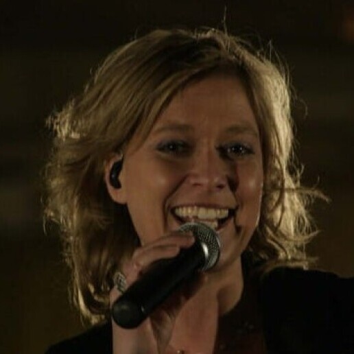 Singer (female) Waalwijk  (NL) 