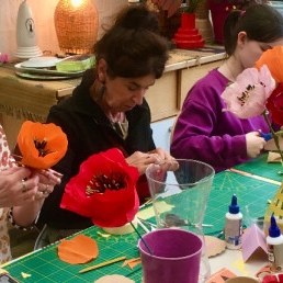 Making natural-looking paper flowers