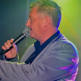 Singer (male) Breukelen  (NL) Richard ten Oever excl. sound