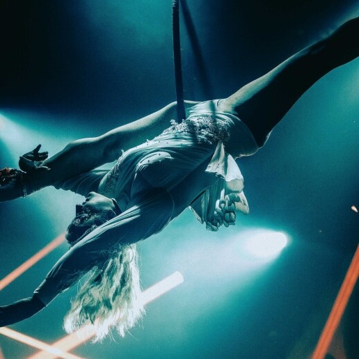 Aerial hoop act