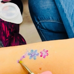 Glitter tattoo artist