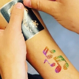 Schminker Noordwijk  (Zuid Holland)(NL) Professioneel Glittertattoos zetten