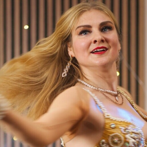 Dancer Amstelveen  (NL) Elegant Belly Dancer Svetlana